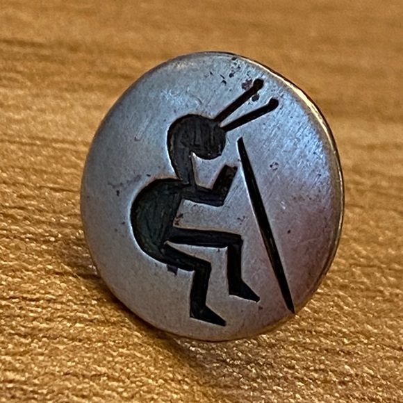 Cute round Hopi Indian Kokopelli flute dancer sterling silver stud earrings - Picture 7 of 8